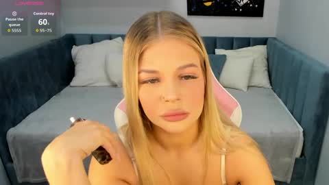 Snapshot of stella_leee chatting on 03/24/26, 12:04 Stella Leee online show from 03/24/26, 12:04