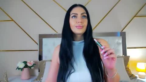 Stella Nelson online show from 12/05/25, 08:01