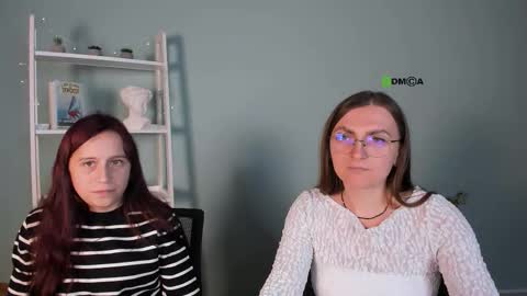 Snapshot of stella_red chatting on 11/14/25, 01:32 stella_red online show from 11/14/25, 01:32