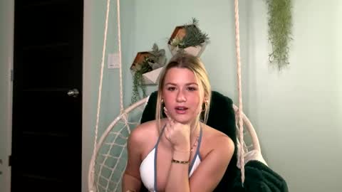 Snapshot of stella_rose20 chatting on 11/15/25, 04:58 Stella Rose online show from 11/15/25, 04:58