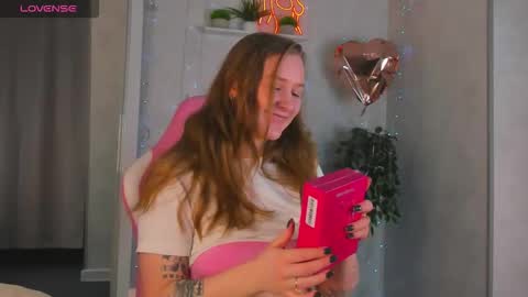 Snapshot of stella_soul chatting on 03/19/26, 01:42 Stella online show from 03/19/26, 01:42