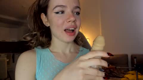 Asella online show from 12/01/25, 08:52