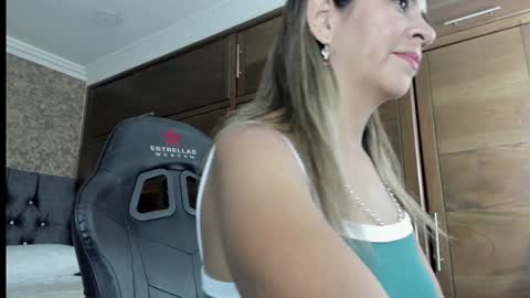 Estella online show from 12/20/24, 12:52