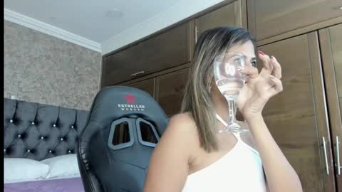 Estella online show from 01/03/25, 11:12