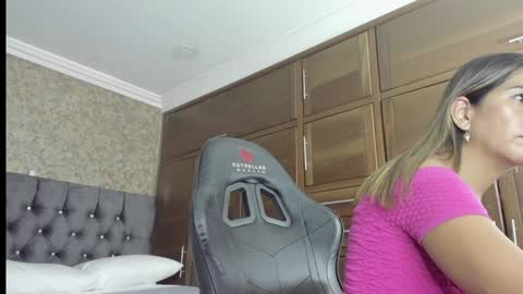 Estella online show from 01/04/25, 10:55