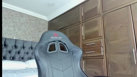 Estella online show from 01/08/25, 01:53