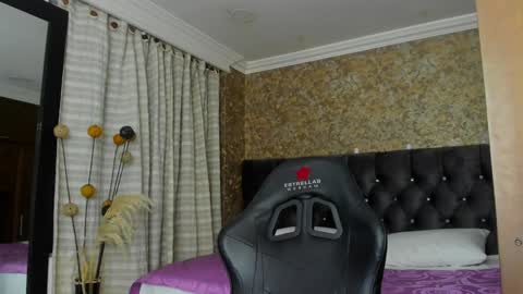 Estella online show from 01/26/25, 02:35