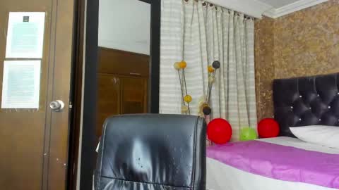 Estella online show from 03/04/25, 02:38