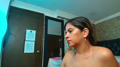 Estella online show from 09/13/25, 08:52