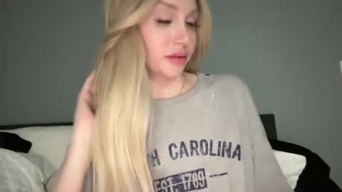 Snapshot of stellacummings chatting on 02/01/25, 06:21 Stella Bella online show from 02/01/25, 06:21