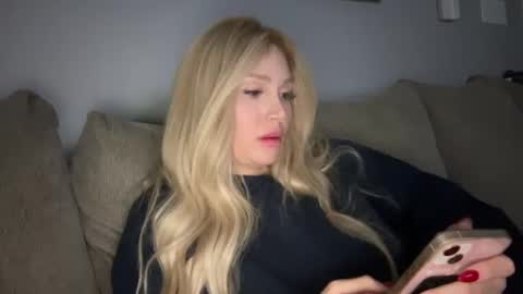 Snapshot of stellacummings chatting on 02/09/25, 10:53 Stella Bella online show from 02/09/25, 10:53