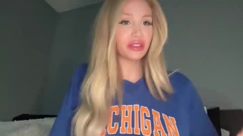 Snapshot of stellacummings chatting on 02/14/25, 03:43 Stella Bella online show from 02/14/25, 03:43