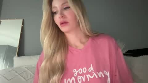 Snapshot of stellacummings chatting on 02/19/25, 08:55 Stella Bella online show from 02/19/25, 08:55