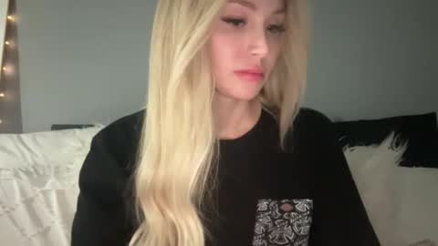 Snapshot of stellacummings chatting on 03/03/25, 07:21 Stella Bella online show from 03/03/25, 07:21