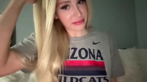 Snapshot of stellacummings chatting on 03/04/25, 06:04 Stella Bella online show from 03/04/25, 06:04