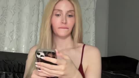 Snapshot of stellacummings chatting on 09/17/25, 03:30 Stella Bella online show from 09/17/25, 03:30