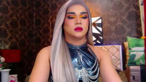 CALL ME STELLA online show from 01/05/25, 01:04