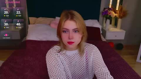 Snapshot of stellahaart chatting on 11/08/25, 05:18 Stella 3 online show from 11/08/25, 05:18