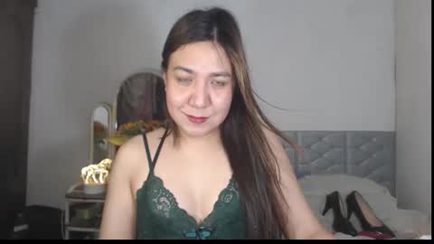 Stella online show from 12/19/25, 08:32