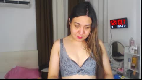 Snapshot of stellahugets chatting on 05/04/26, 03:02 Stella online show from 05/04/26, 03:02
