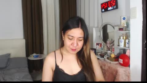 Snapshot of stellahugets chatting on 07/06/26, 04:31 Stella online show from 07/06/26, 04:31
