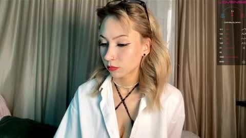 Snapshot of stellar_blade chatting on 06/17/26, 03:20 Alexia online show from 06/17/26, 03:20