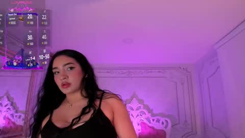 Snapshot of stephania_diamond chatting on 02/15/25, 05:51 online show from 02/15/25, 05:51