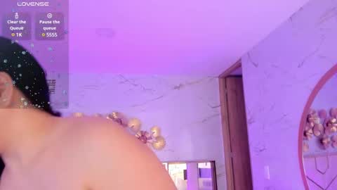 Snapshot of stephania_diamond chatting on 03/05/25, 05:07 online show from 03/05/25, 05:07