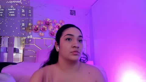 Snapshot of stephania_diamond chatting on 03/12/25, 08:19 online show from 03/12/25, 08:19