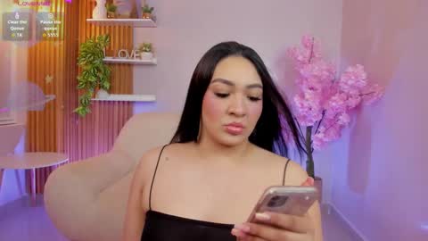 Snapshot of stephania_diamond chatting on 09/16/25, 02:45 online show from 09/16/25, 02:45