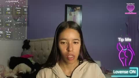 Snapshot of stephania_t chatting on 07/16/26, 02:01 Stephania online show from 07/16/26, 02:01
