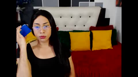 Snapshot of stephanieparadis25 chatting on 04/15/26, 01:18 stephanieparadis online show from 04/15/26, 01:18