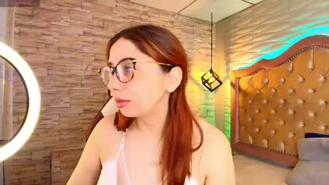 Snapshot of stephaniesun_ chatting on 04/18/26, 12:53 Stephaniesun online show from 04/18/26, 12:53