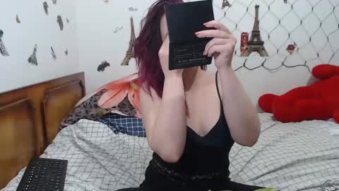 Snapshot of stephaniewild chatting on 03/04/25, 05:42 Stephanie   online show from 03/04/25, 05:42
