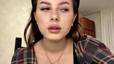 Stephani online show from 03/31/26, 03:23