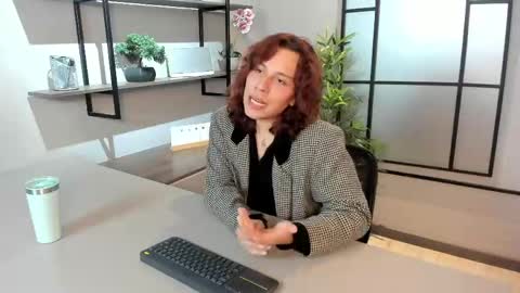 Snapshot of stephanrusso chatting on 05/25/26, 07:31 Stephan online show from 05/25/26, 07:31