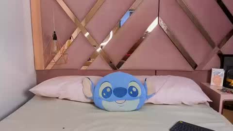 Snapshot of stephany_grand chatting on 09/17/25, 04:19 stephany_grand online show from 09/17/25, 04:19