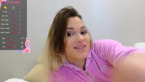 Stephany online show from 11/30/25, 03:10