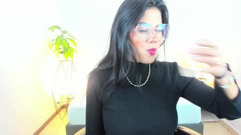 Snapshot of stephanya_ chatting on 01/28/25, 02:43 S T E P H A N Y A online show from 01/28/25, 02:43