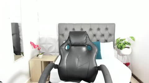 Snapshot of stephanya_ chatting on 02/05/25, 12:06 S T E P H A N Y A online show from 02/05/25, 12:06