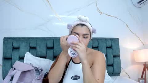 Snapshot of stephanysc chatting on 11/16/25, 01:11 Stefanny online show from 11/16/25, 01:11