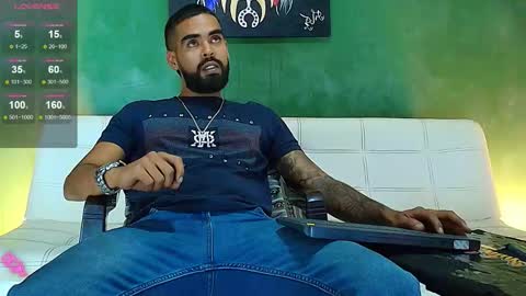 Snapshot of stephenbrown_ chatting on 03/25/26, 01:22 ................ online show from 03/25/26, 01:22