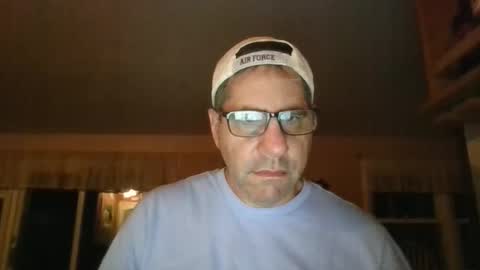 Snapshot of stephenhal9 chatting on 10/22/25, 04:24 stephenhal9 online show from 10/22/25, 04:24