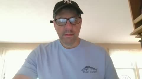 Snapshot of stephenhal9 chatting on 10/24/25, 04:25 stephenhal9 online show from 10/24/25, 04:25