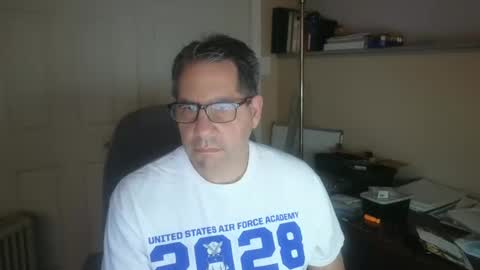 Snapshot of stephenhal9 chatting on 10/27/25, 01:42 stephenhal9 online show from 10/27/25, 01:42