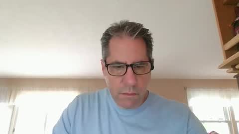 Snapshot of stephenhal9 chatting on 10/31/25, 02:18 stephenhal9 online show from 10/31/25, 02:18