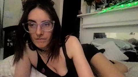 Snapshot of stephielynnnnn chatting on 03/05/26, 07:32 stephielynnnnn online show from 03/05/26, 07:32
