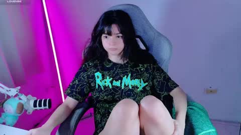 Snapshot of stephybrown chatting on 04/15/26, 01:12 stephy online show from 04/15/26, 01:12