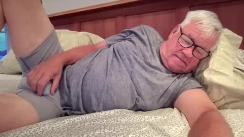 Snapshot of steve988279 chatting on 10/12/25, 09:58 Steve online show from 10/12/25, 09:58