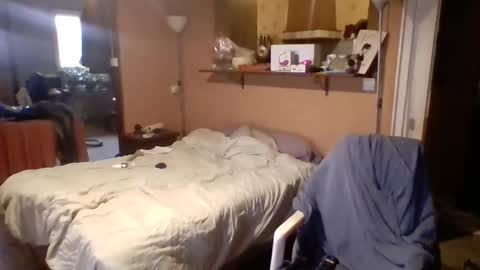 Snapshot of stevefromfrance chatting on 12/17/24, 01:38 stevefromfrance online show from 12/17/24, 01:38